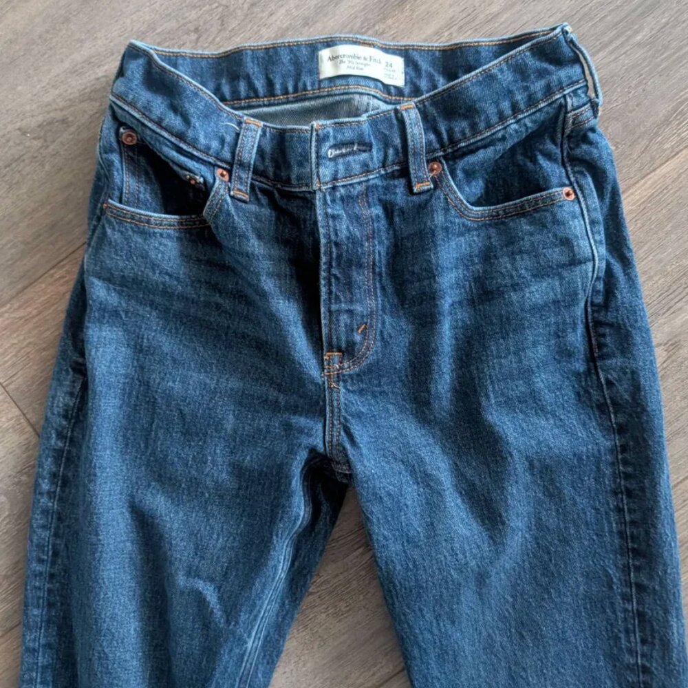 Abercrombie & Fitch Mid Rise 90s Straight Jean (size 24)